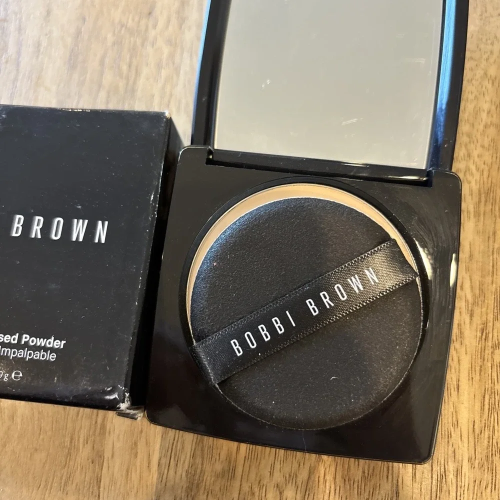 Bobbi Brown Sheer Finish Pressed Powder - No.5 Soft Sand 0.38 OZ.